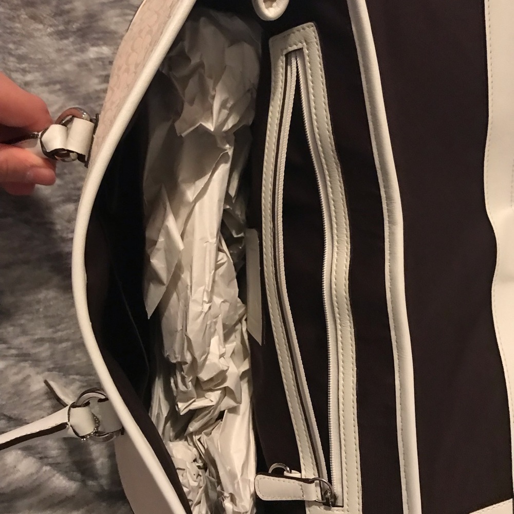 Y2K White and creme coach purse NEVER USED - Picture 2 of 3